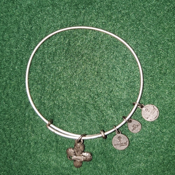 Alex and Ani St. Patrick's Day Lucky Clover NWT - Picture 3 of 6